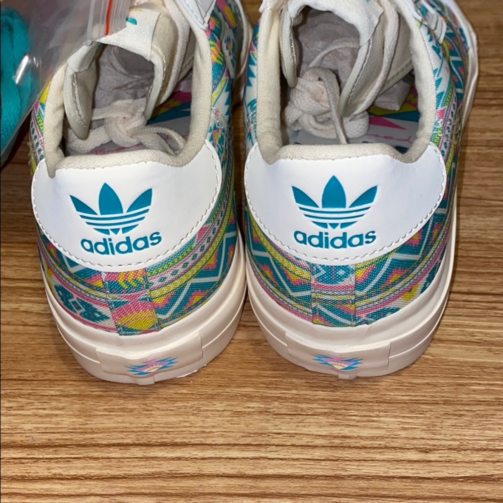Adidas Arizona Tea Sneakers - Picture 4 of 8